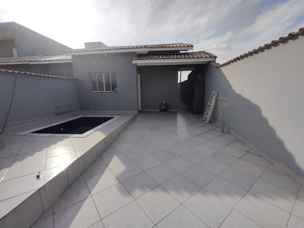 CASA A VENDA LADO PRAIA NA CIDADE DE ITANHAEM