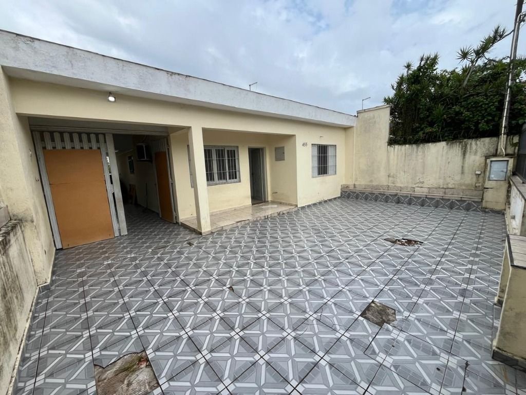 CASA ISOLADA EM LOTE INTEIRO Á VENDA NA PRAIA DE MONGAGUÁ, VALE A PENA CONFERIR!