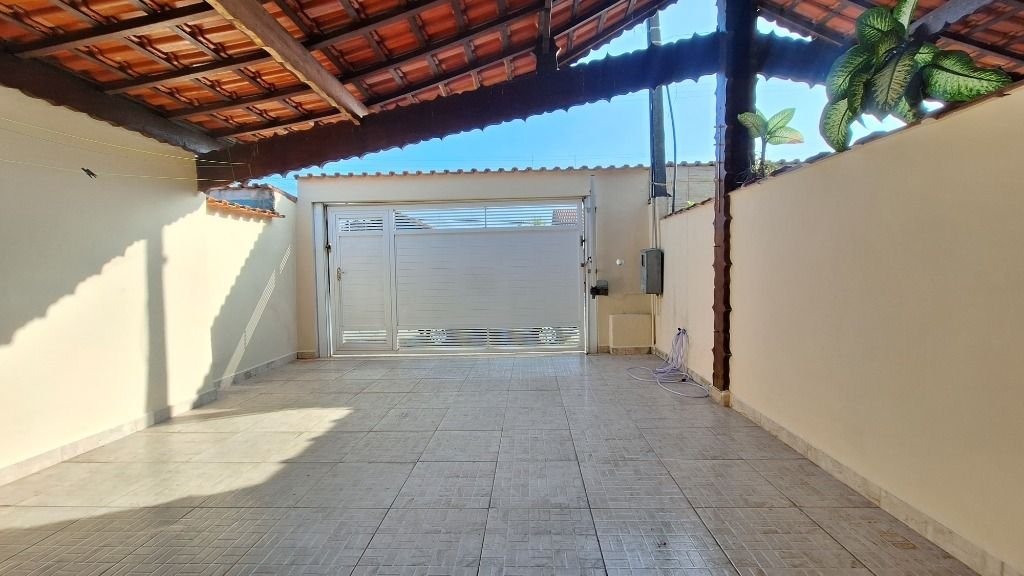 CASA À VENDA NA PRAIA DE MONGAGUÁ COM 02 DORMITÓRIOS