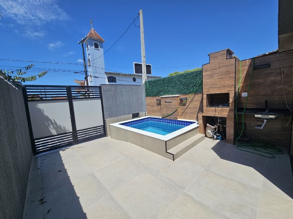Casa Nova com piscina na praia de Mongaguá
