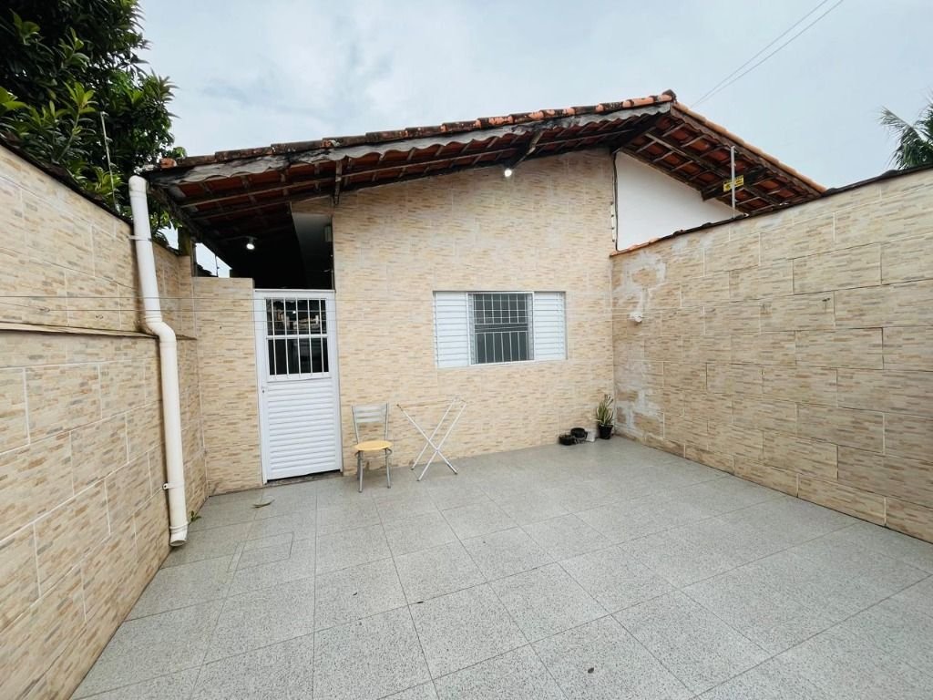 Casa a Venda em Mongaguá com 2 quartos em excelente localização!!!