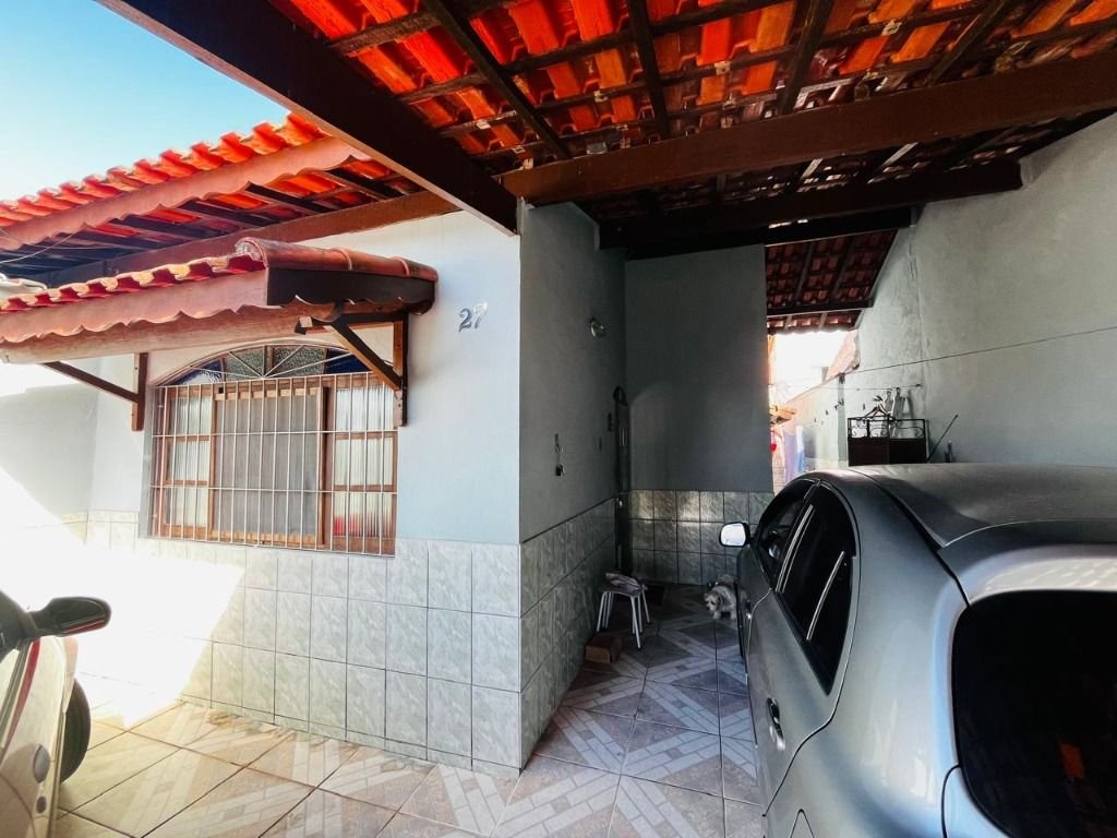 CASA Á VENDA NA PRAIA DE MONGAGUÁ