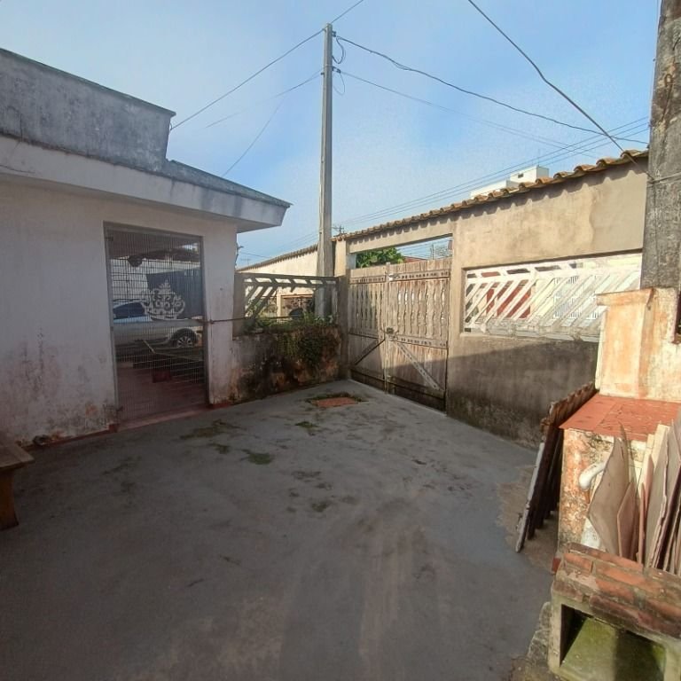 CASA Á VENDA LADO PRAIA EM MONGAGUA