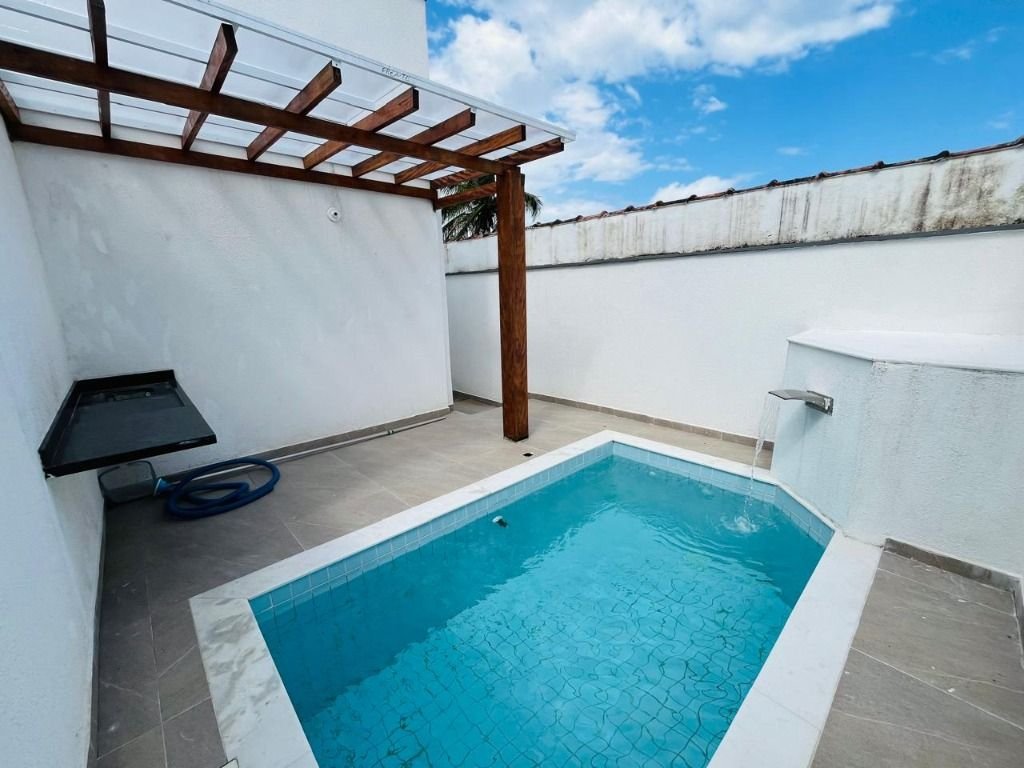 CASA NOVA LADO PRAIA COM PISCINA NA CIDADE DE ITANHAEM