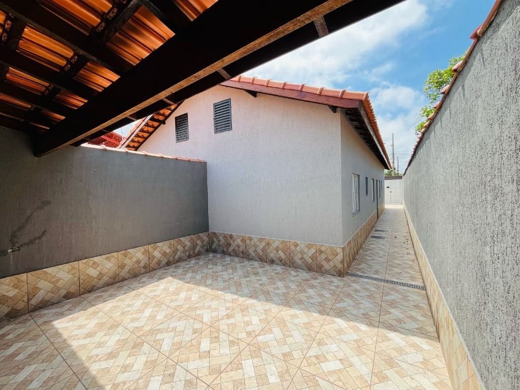 CASA NOVA POR APENAS R$280.000,00 NA PRAIA DE MONGAGUÁ