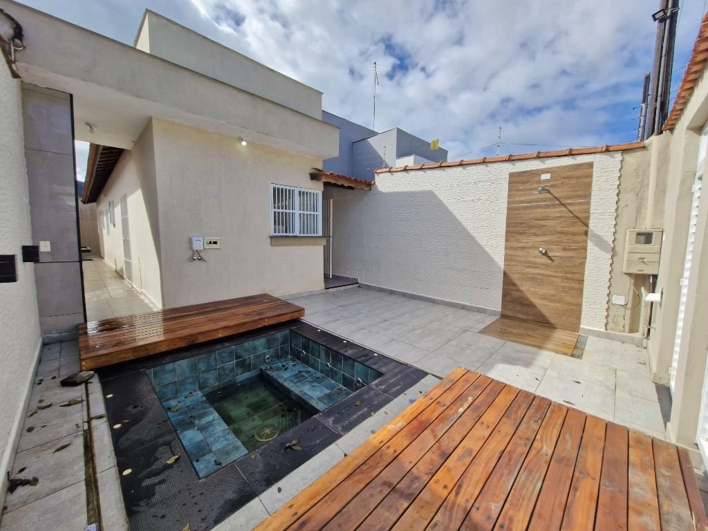 CASA BARATA COM PISCINA NA PRAIA DE MONGAGUA