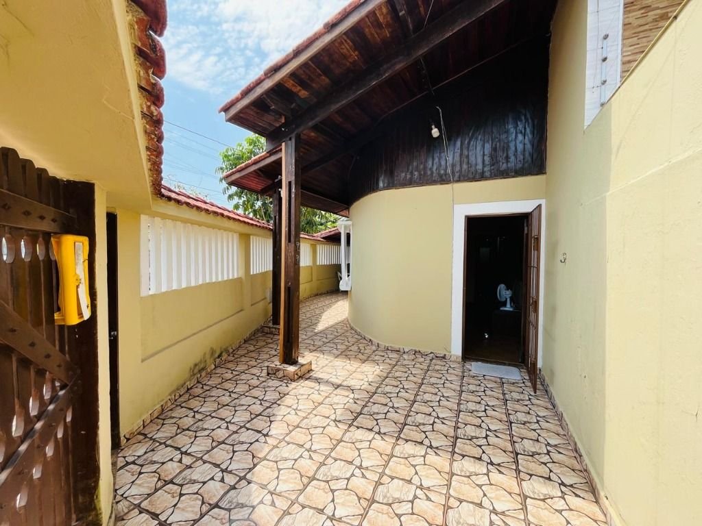 CASA LADO PRAIA EM LOCALIZAÇÃO PRIVILEGIADA Á VENDA NA PRAIA DE MONGAGUÁ