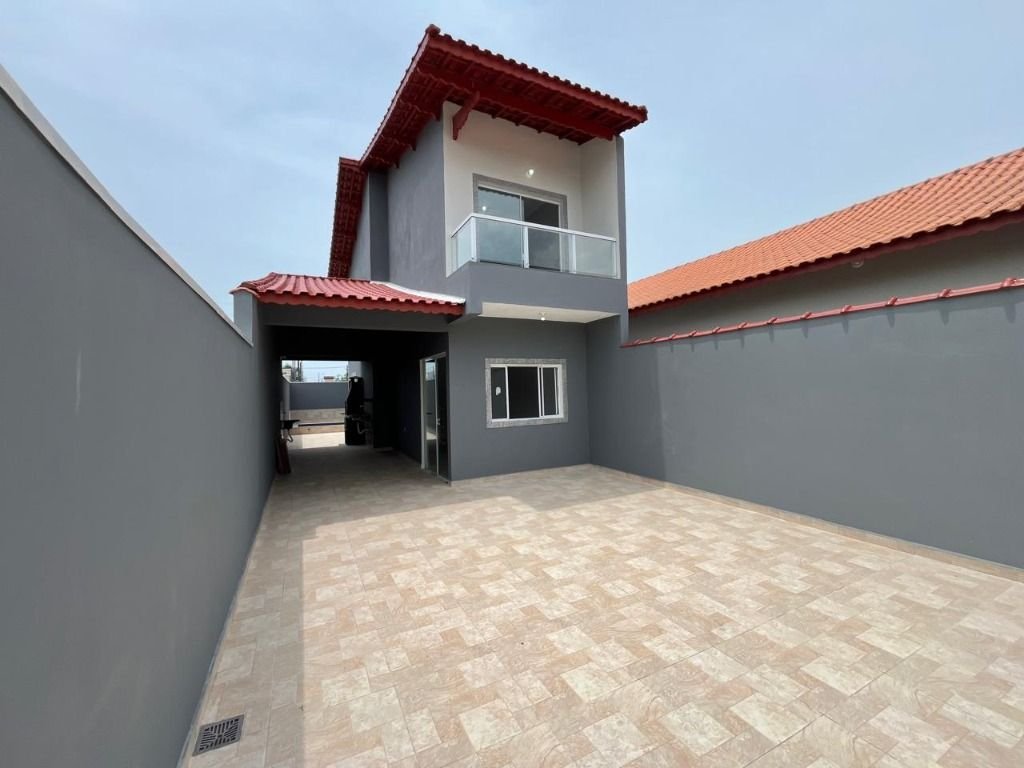 SOBRADO COM 02 QUARTOS E AMPLO ESPAÇO DE QUINTAL Á VENDA NA PRAIA DE MONGAGUÁ