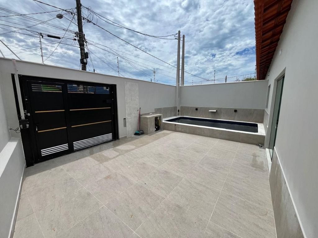 CASA NOVA COM 03 QUARTOS E PISCINA NA PRAIA DE MONGAGUÁ