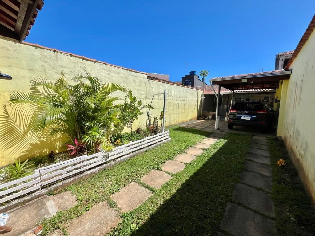 CASA Á VENDA COM AMPLO ESPAÇO DE QUINTAL E UMA ÁREA VERDE MARAVILHOSA NA PRAIA DE ITANHAÉM