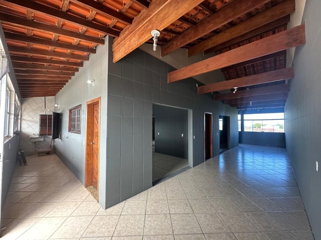 CASA Á VENDA COM 03 QUARTOS EM LOCALIZAÇÃO PRIVILEGIADA NA PRAIA DE MONGAGUÁ
