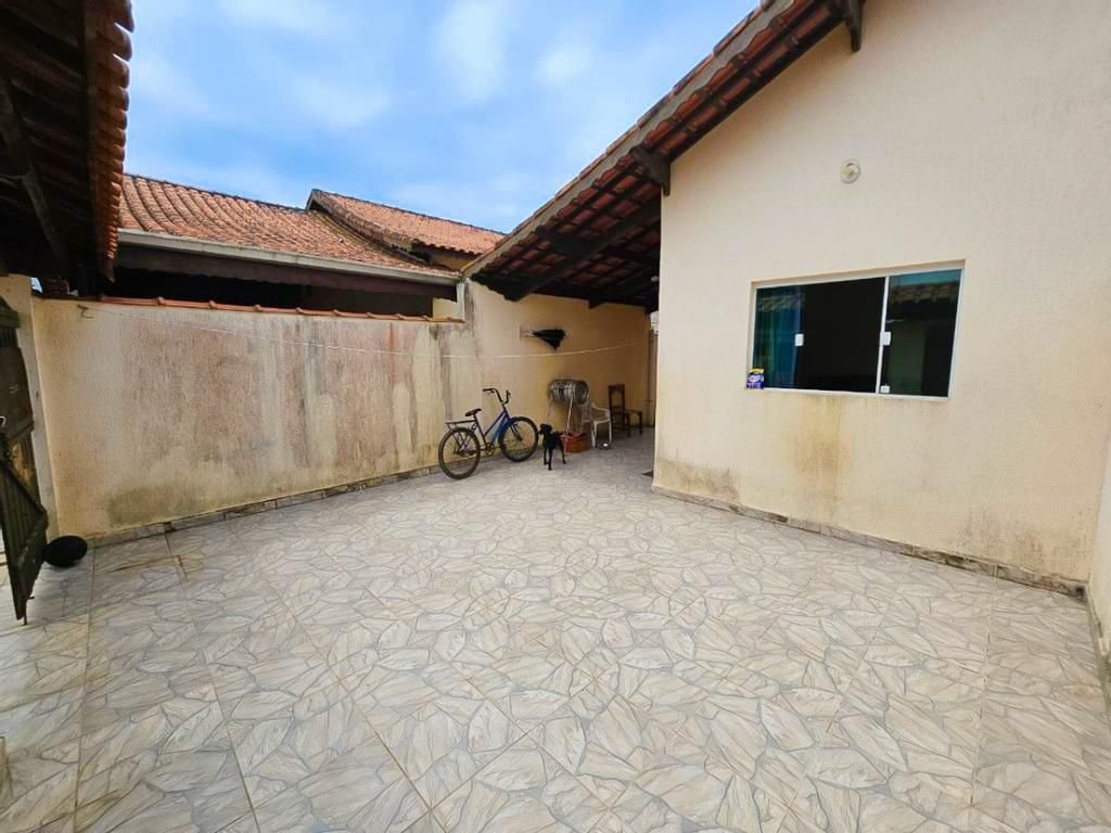 Casa á venda na praia de Mongaguá em localização privilegiada, Vale a pena conferir!