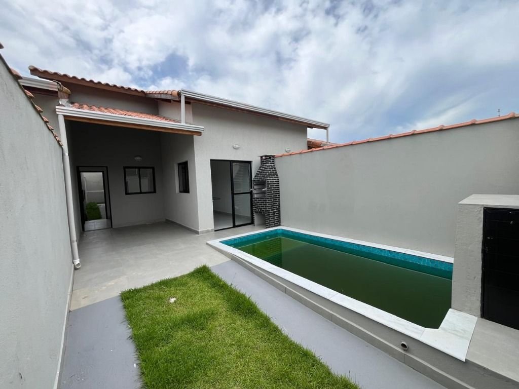 CASA NOVA COM PISCINA Á VENDA LADO PRAIA NA CIDADE DE ITANHAÉM - LAUDO APROVADO!