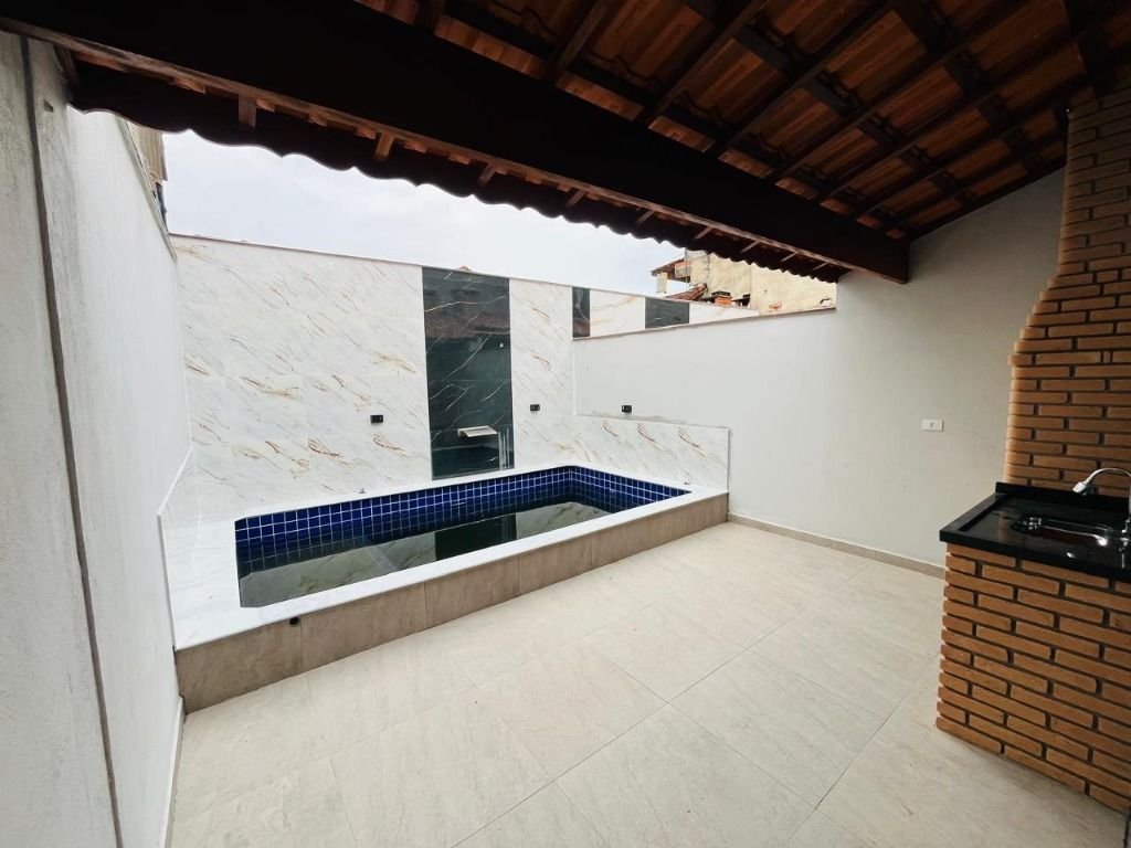 Casa com 2 dormitórios próximo à praia no bairro Campos Elíseos