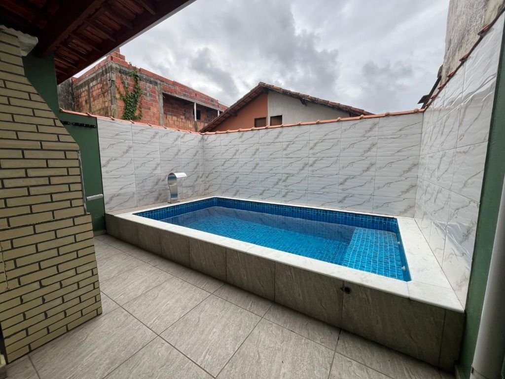 Casa com 2 dormitórios próximo à praia no bairro Campos Elíseos