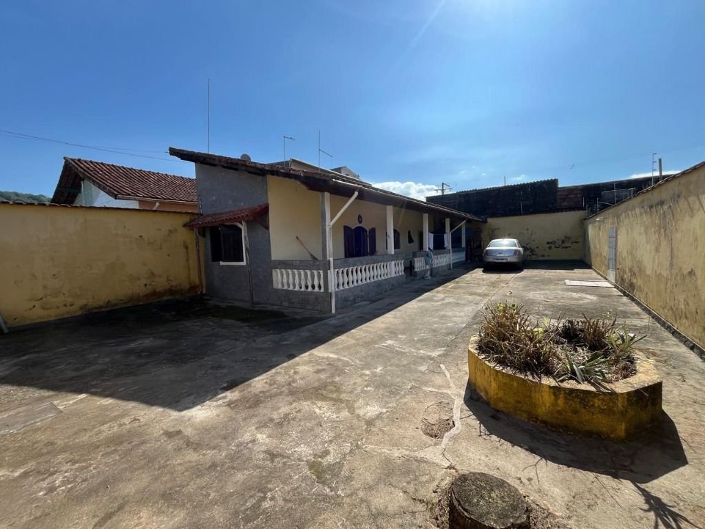 OPORTUNIDADE, IMÓVEL EM LOTE INTEIRO COM PREÇO DE GEMINADA! VALE A PENA CONFERIR.