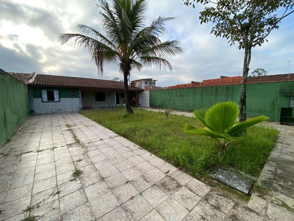 Casa em lote inteiro á venda na praia de Mongaguá por apenas R$199.000! OPORTUNIDADE ÚNICA!