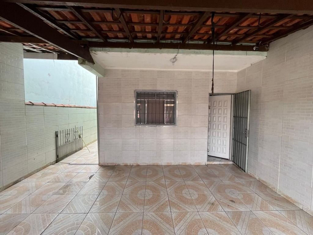 SOBRADO LADO PRAIA, APENAS 200 METROS DO MAR, OPORTUNIDADE!