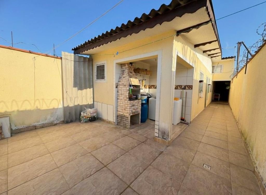 OPORTUNIDADE, Casa á venda com 02 quartos na praia de Mongaguá por apenas R$205.000