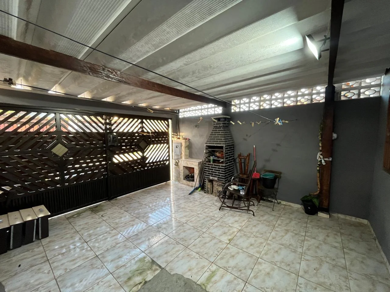 Casa com 2 dormitórios próximo à praia no bairro Vera Cruz
