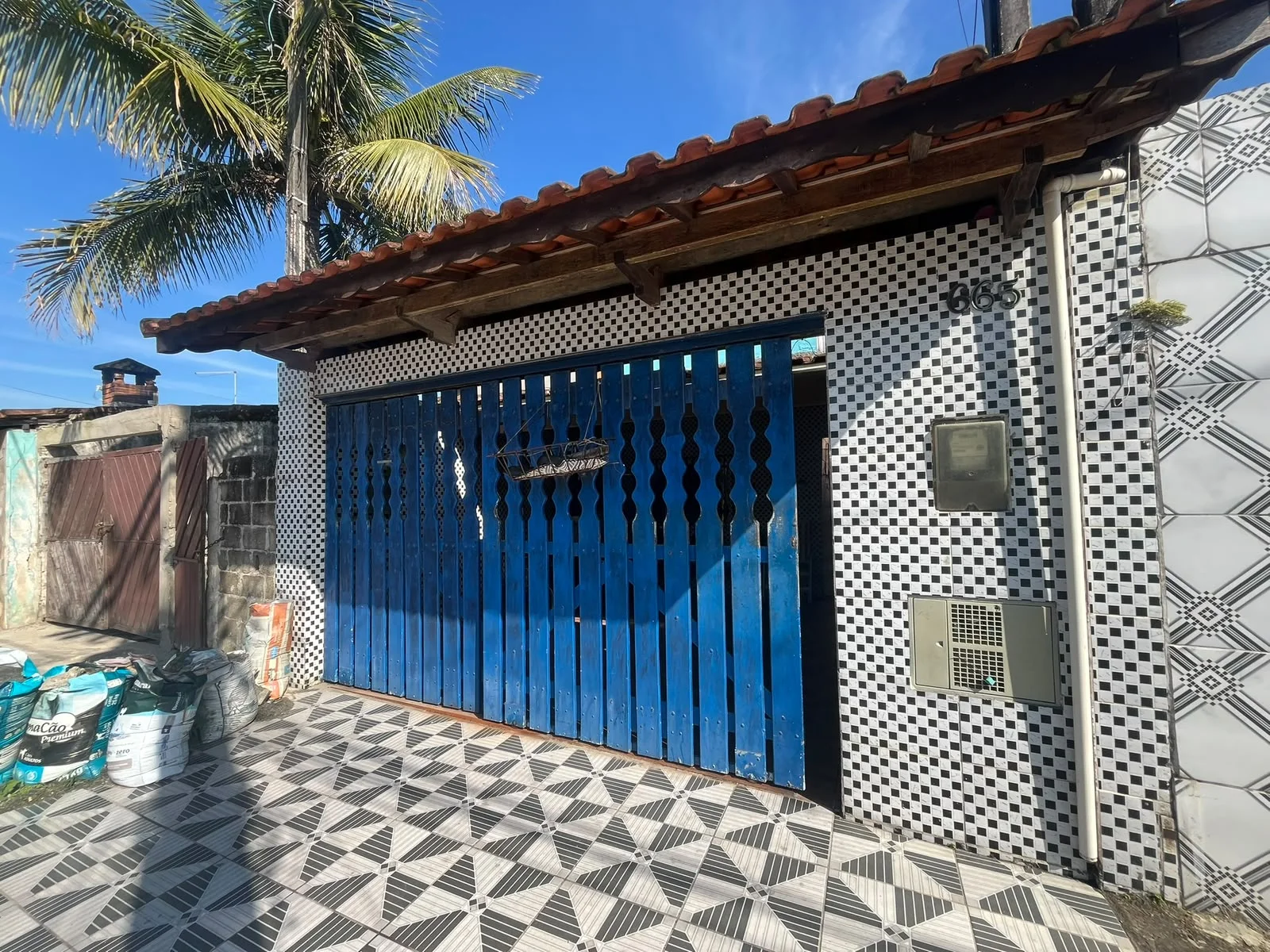 Sobrado com 3 dormitórios próximo à praia no bairro Itaguaí